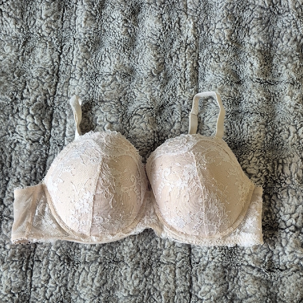 Victoria's Secret 🖤  Lace Nude Push-Up Bra (632)